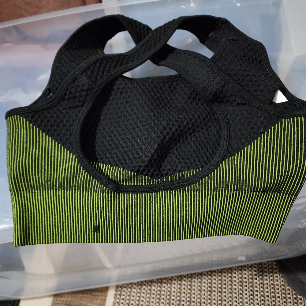 NWOT Olive and Black Women's Activewear 3 Piece Set - Picture 3 of 3